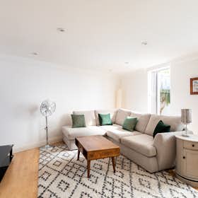 Apartment for rent for £3,256 per month in London, Manor Place