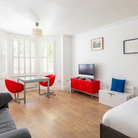 Apartment for rent for £4,904 per month in London, Elsham Road
