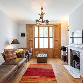 Apartment for rent for £6,539 per month in London, Alma Street