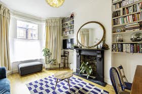 Apartment for rent for £4,113 per month in London, Grafton Road
