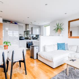 Apartment for rent for €3,823 per month in London, Arts Lane