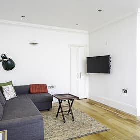 Apartment for rent for £3,059 per month in London, MacKenzie Road