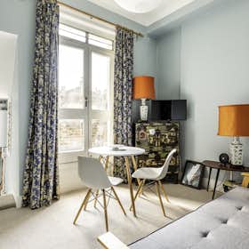 Mieszkanie do wynajęcia za 4250 GBP miesięcznie w mieście London, St Charles Square