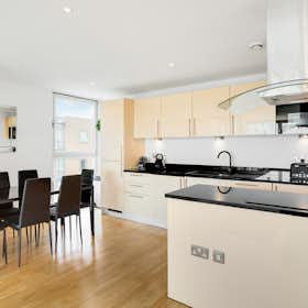 Apartment for rent for €5,840 per month in London, Lanterns Way