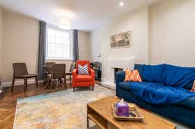 Apartment for rent for £4,250 per month in London, Regent Square