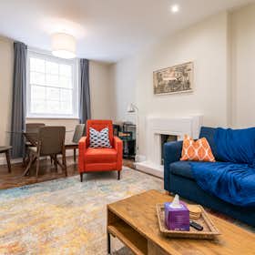 Apartment for rent for €4,944 per month in London, Regent Square