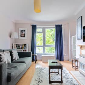 Apartment for rent for €3,764 per month in London, Atney Road