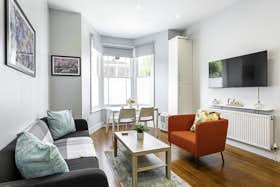 公寓 正在以 £3,923 的月租出租，其位于 London, St John's Hill