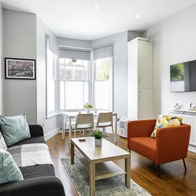 Apartament de închiriat pentru 3.923 GBP pe lună în London, St John's Hill