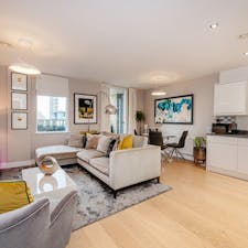 Apartment for rent for €3,330 per month in London, Wandsworth High Street