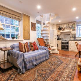 Apartment for rent for £5,590 per month in London, The Mount