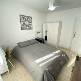 Private room for rent for €480 per month in Madrid, Calle de Orio