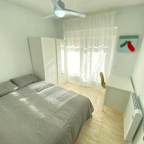 Private room for rent for €450 per month in Madrid, Calle de Orio