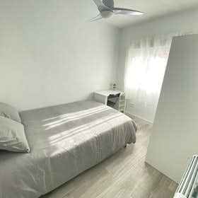 Private room for rent for €380 per month in Madrid, Calle de Concepción de la Oliva