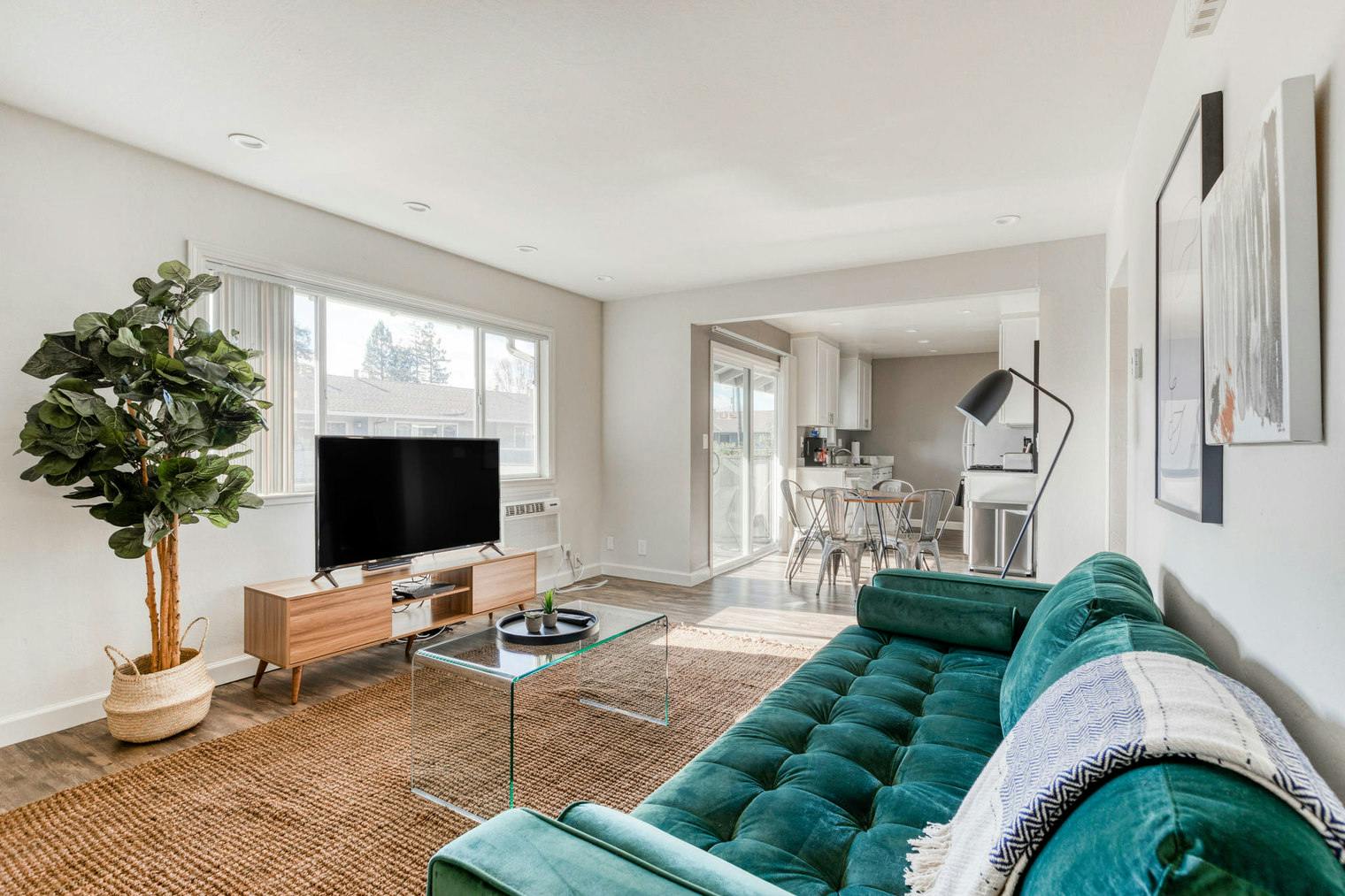 Apartamento en alquiler por $5,725 al mes en Mountain View, Calderon Avenue