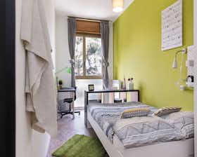 Private room for rent for €785 per month in Bologna, Viale Giovanni Vicini