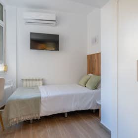 Private room for rent for €580 per month in Madrid, Calle de Guadalete