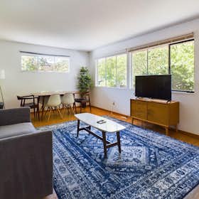 公寓 正在以 $3,938 的月租出租，其位于 Palo Alto, Kipling St