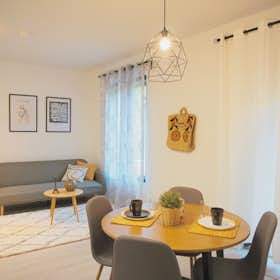 Appartement à louer pour 1 080 €/mois à Vantaa, Keltasafiirinpolku