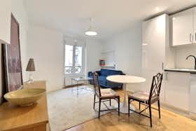 Apartment for rent for €1,696 per month in Paris, Rue Ramey