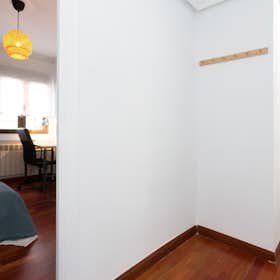 Quarto privado for rent for € 400 per month in Alcalá de Henares, Calle Empecinado
