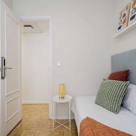 Private room for rent for €850 per month in Madrid, Paseo de la Castellana