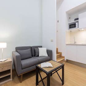 Private room for rent for €1,170 per month in Madrid, Calle de San Lorenzo