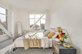 Отдельная комната сдается в аренду за $1,019 в месяц в Oakland, Webster St