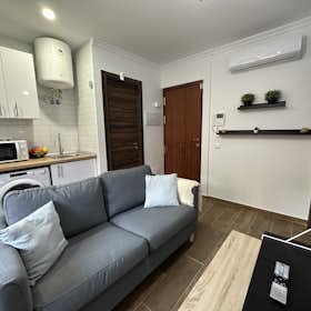 Apartment for rent for €915 per month in Madrid, Calle de San Clemente