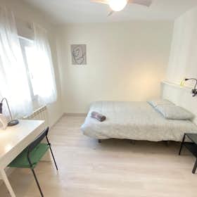 Private room for rent for €470 per month in Madrid, Calle de Amós de Escalante