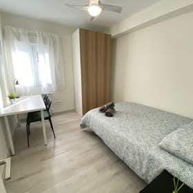 Private room for rent for €550 per month in Madrid, Calle de Amós de Escalante