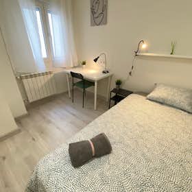 Stanza privata for rent for 400 € per month in Madrid, Calle de Amós de Escalante