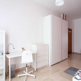 Private room for rent for €820 per month in Bologna, Via Guglielmo Marconi