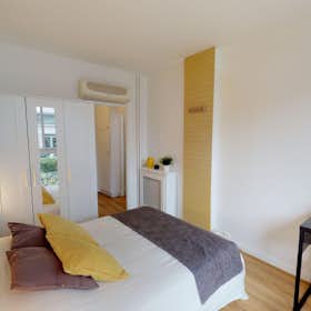 Private room for rent for €876 per month in Paris, Avenue de Suffren