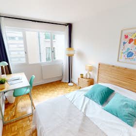 Private room for rent for €1,234 per month in Paris, Rue Tiphaine