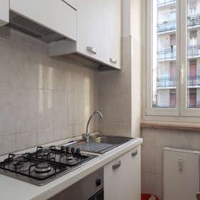 Private room for rent for €635 per month in Milan, Via Vincenzo Giordano Orsini