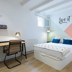 Private room for rent for €995 per month in Madrid, Calle Luchana