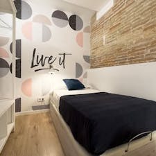Building for rent for €620 per month in Barcelona, Carrer d'Escudellers