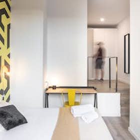 Private room for rent for €1,200 per month in Barcelona, Carrer de la Unió