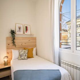 Private room for rent for €810 per month in Madrid, Calle de los Olivos