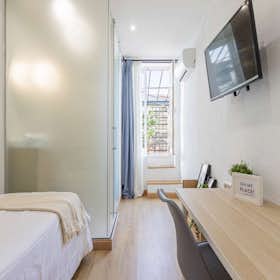 Private room for rent for €1,080 per month in Madrid, Calle de San Lorenzo