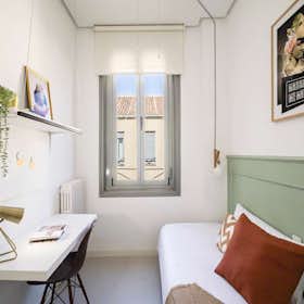 Private room for rent for €990 per month in Madrid, Calle de San Lorenzo