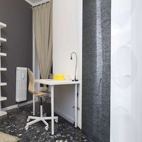 Private room for rent for €830 per month in Milan, Largo Giovanni Battista Scalabrini