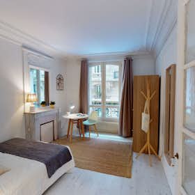 Private room for rent for €821 per month in Paris, Rue Euryale Dehaynin