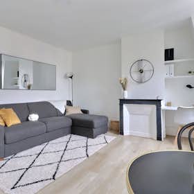 Studio for rent for €1,484 per month in Paris, Rue de Reuilly