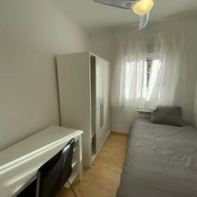 Private room for rent for €350 per month in Madrid, Calle del Escoriaza