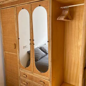 Private room for rent for €500 per month in Madrid, Calle del Escoriaza