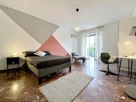 Pokój prywatny do wynajęcia za 589 € miesięcznie w mieście Verona, Via Gino Trainotti