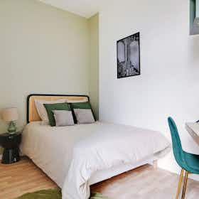 Private room for rent for €800 per month in Paris, Rue Cesaria Évora