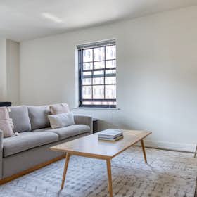 Apartamento para alugar por € 2.035 por mês em Chicago, W Lawrence Ave